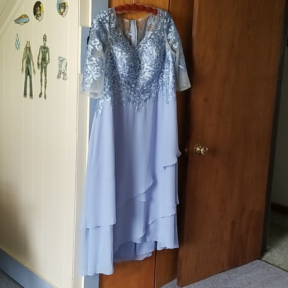JJs House Light Blue Midi Dress